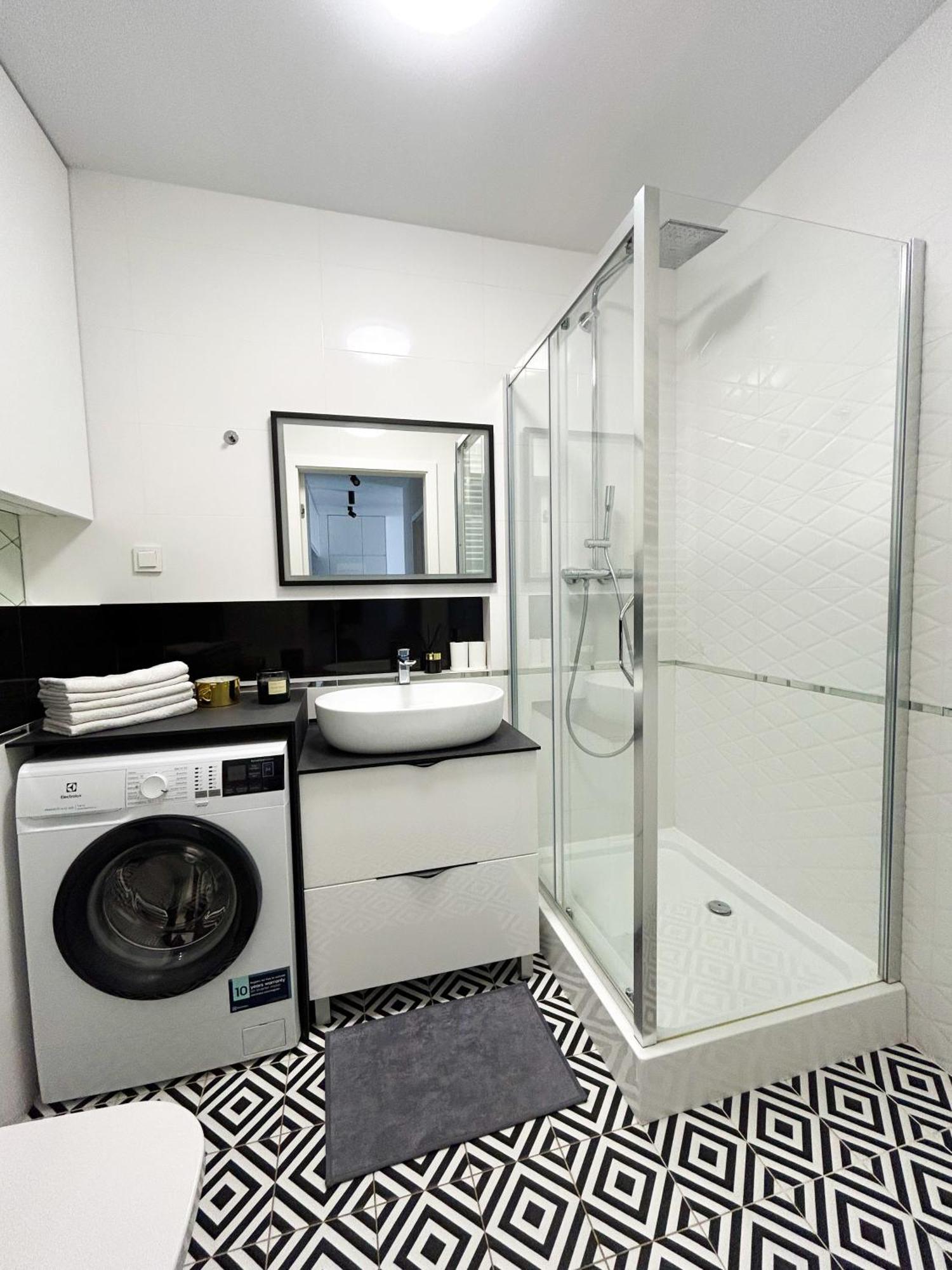 לודז' Lumina Stylish 3-Room Apart With Balcony מראה חיצוני תמונה