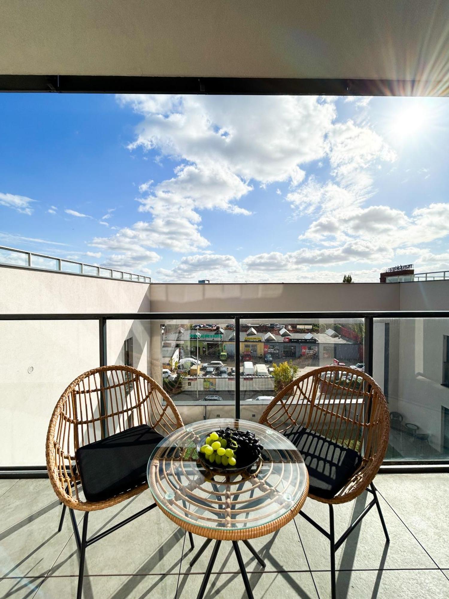 לודז' Lumina Stylish 3-Room Apart With Balcony מראה חיצוני תמונה